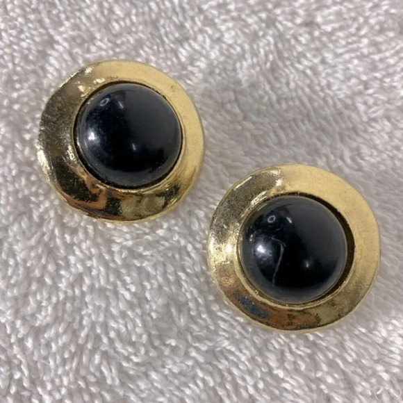 Vintage Gold Tone With Black  Centre Round Clip On Earrings - Picture 1 of 7